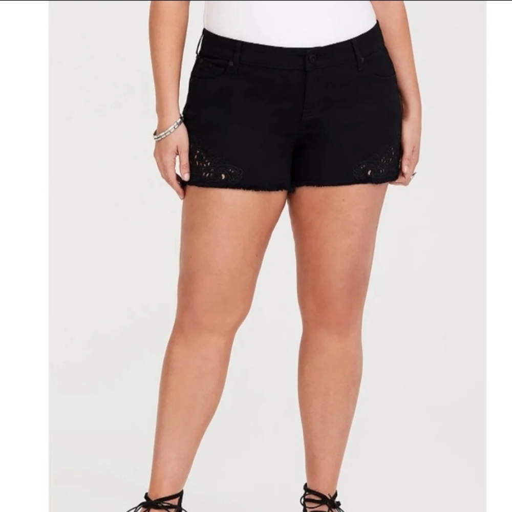 NWT Torrid Denim BLK Short W EMB - Picture 2 of 9
